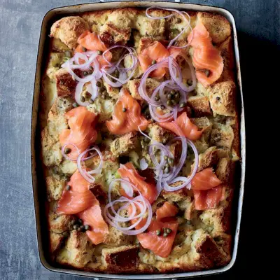 Strata de seigle et crème fraîche au saumon fumé