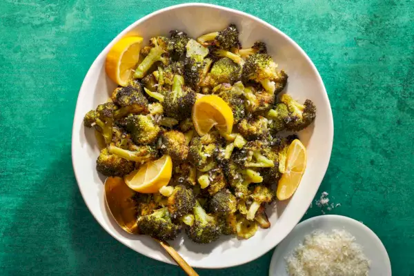 Recept na pečenou brokolici s citronem a parmazánem