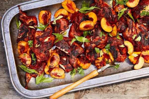 Recept Achiote Marinovaná prepelica s grilovanými broskyňami