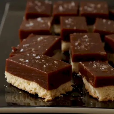 Quadrati al caramello salato