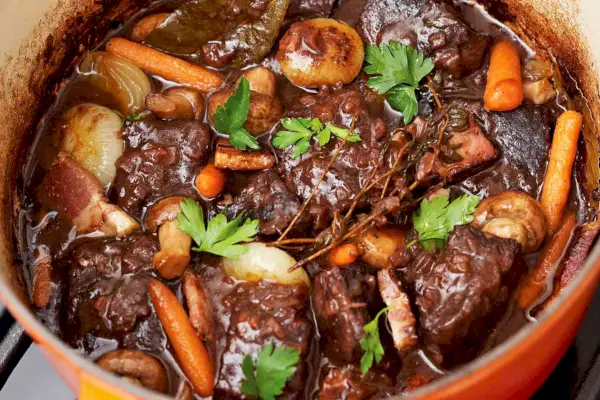 Ragoût de bœuf à la sauce au vin rouge
