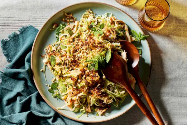 Prato de salada de frango vietnamita