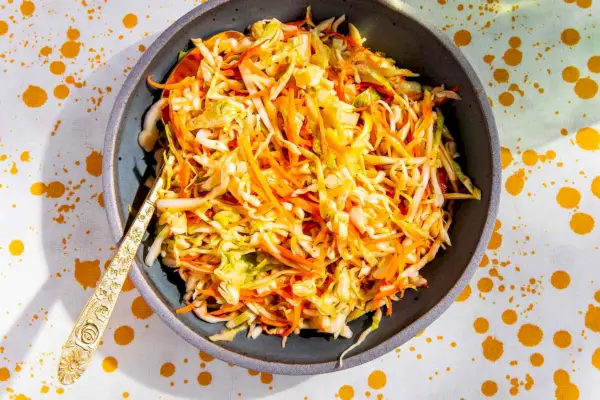 Salada de repolho à base de mostarda