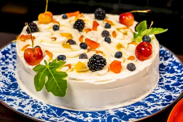 Maismehlkuchen mit Olivenöl-Buttercreme