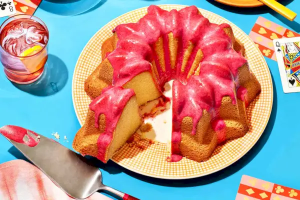 Moscato-Pfund-Kuchen mit Traubenglasur