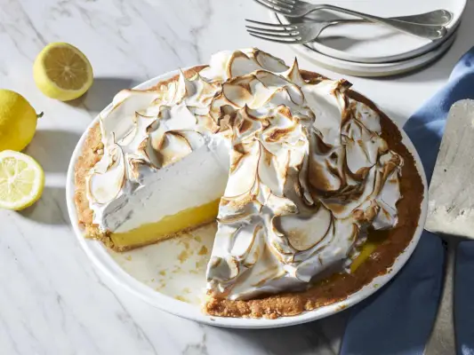 Zitronen-Baiser-Torte
