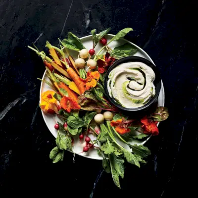 Crudites ומטבל פולי סויה מותסס