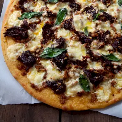 Suszony Pomidor, Kiełbasa i Pizza Fontina