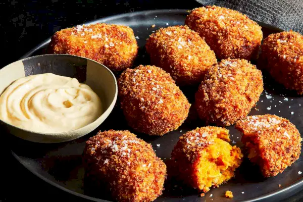 Bolinhos de abóbora Kabocha com molho de alho Yuzu