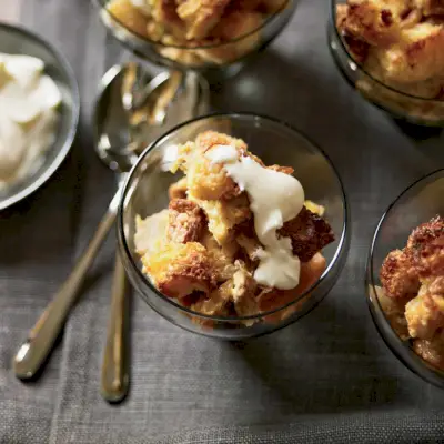 Pudim de pão de maçã