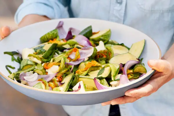 Recette de courge d'été avec Poblano Queso Fresco et Epazote