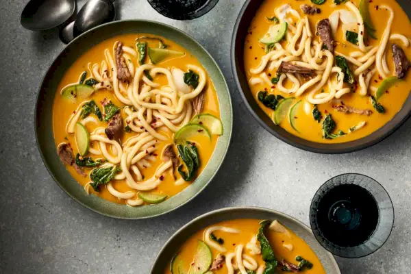 Sopa de Macarrão de Rabo de Boi