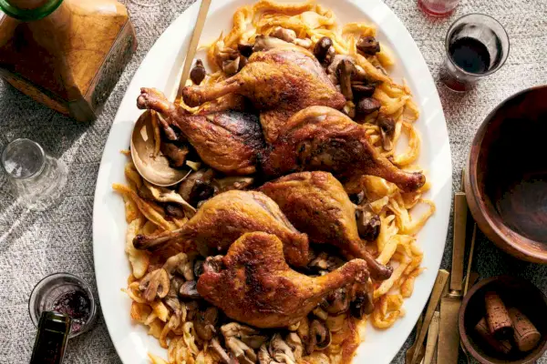 Pernas de Pato Assadas com Spaetzle e Ragu de Cogumelos