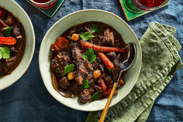 Ensopado de Carne em Molho de Vinho Tinto
