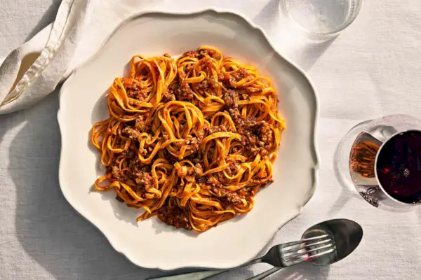 Ragù de Salsicha com Tajarin