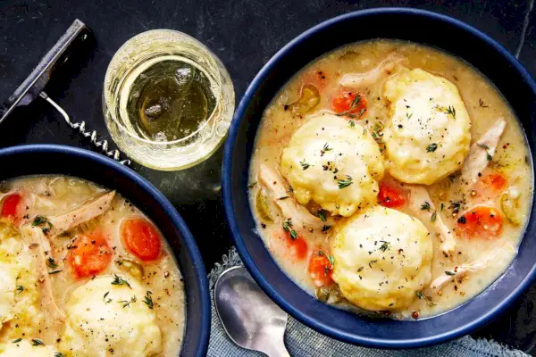 Frango e bolinhos fáceis