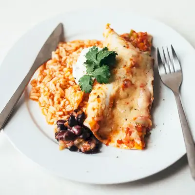 Vegetarische Enchiladas mit Bohnen und Käse