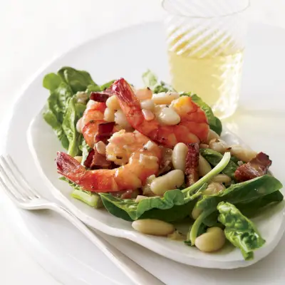 Warmer Spinatsalat mit Cannellini-Bohnen und Garnelen