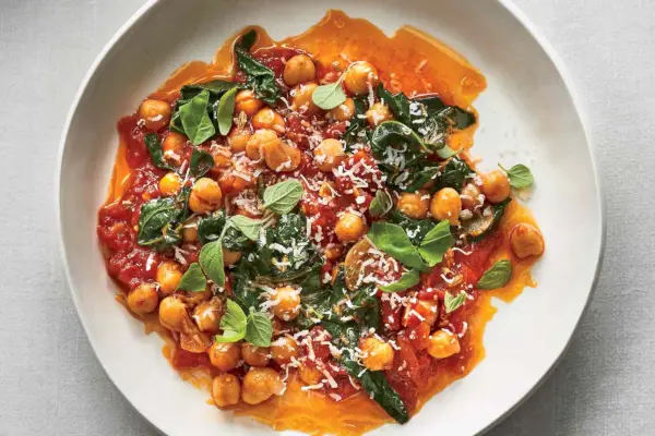 Kichererbsen und Grünkohl in würziger Pomodoro-Sauce