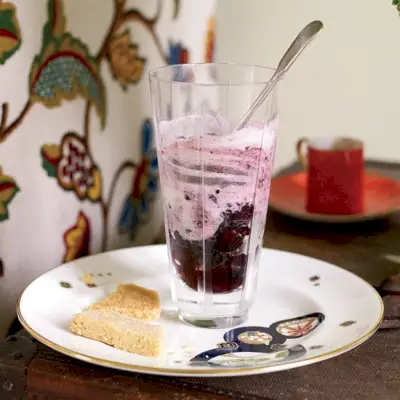 Blackberry Fool עם Calvados