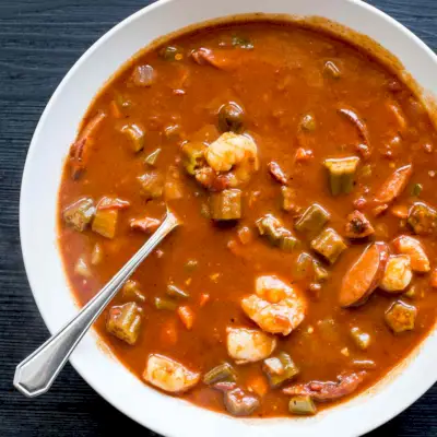Bezglutenowe Gumbo z Krewetkami i Kiełbasą
