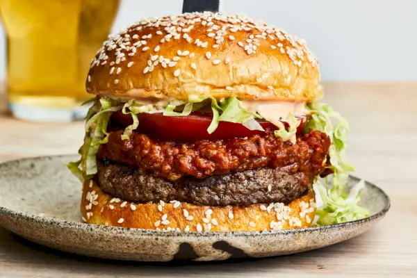 Chili burger v japonskom štýle s receptom Yuzu Mayo