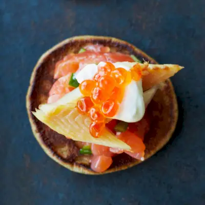 Tártaro de Salmão Estilo Gravlax com Óleo de Endro
