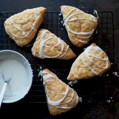 Glasierte Zitronen-Ingwer-Scones