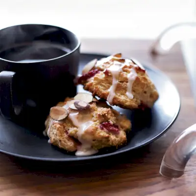 Erdbeer-Mandel-Scones