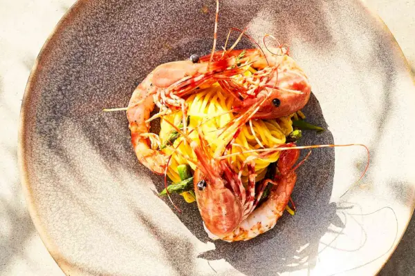 Receta de espaguetis al azafrán con gambas