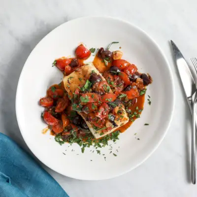 Lubina con salsa de tomate cherry siciliana
