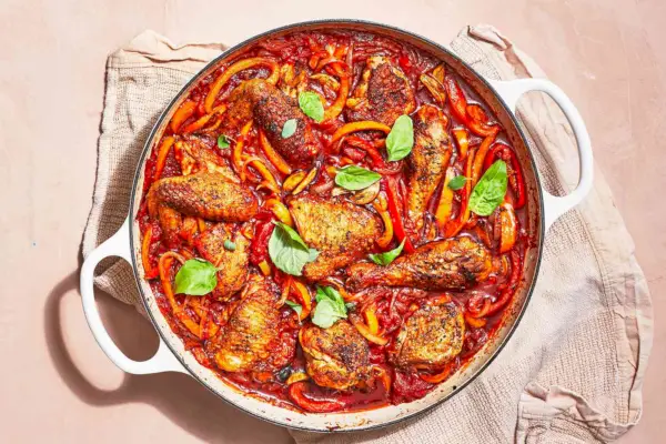 Sommerlicher Hähnchen-Paprika-Eintopf
