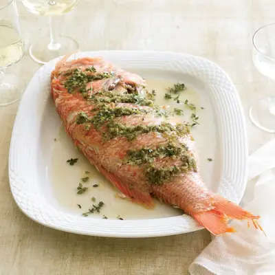Gedämpfter ganzer Red Snapper