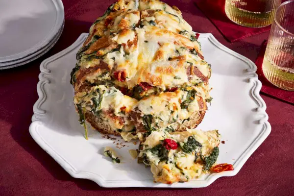 Pane caldo con salsa di spinaci