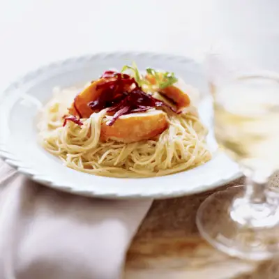 Hummer-Capellini mit Lauch-Estragon-Sahnesauce