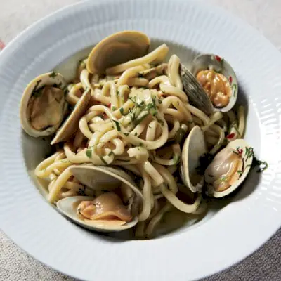 Spaghetti mit Muscheln und Knoblauch