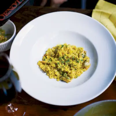 Ditalini nach Risotto-Art mit Muscheln, Venusmuscheln und Safran