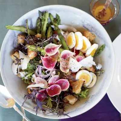 Panzanella Primavera com Espargos