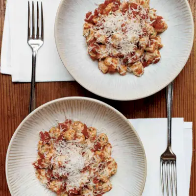 Spinat-Ricotta-Gnudi mit Tomaten-Butter-Sauce