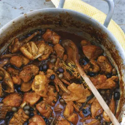 Kanincheneintopf mit Oliven und Rosmarin