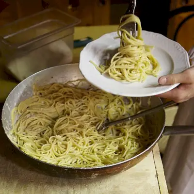 Spaghetti mit Käse und Pfeffer