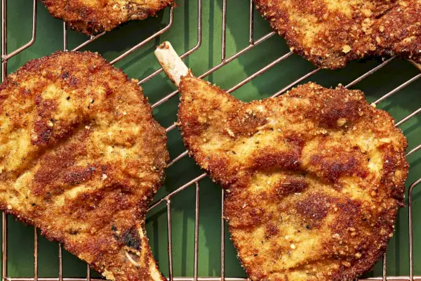Schweinekotelett Milanese mit Rucolasalat