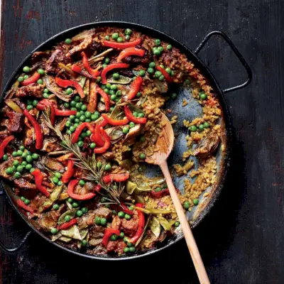 Kuřecí a vepřová paella