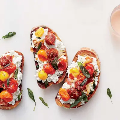 Bruschetta Di Ricotta E Pomodori Arrostiti Con Pancetta