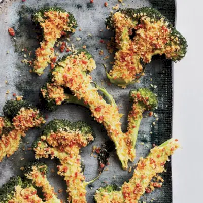 Brocoli rôti éclair avec chapelure épicée