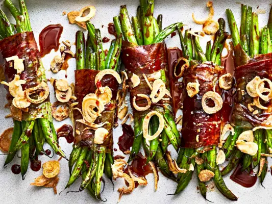 Recette de Haricots verts enrobés de speck et de mélasse de dattes
