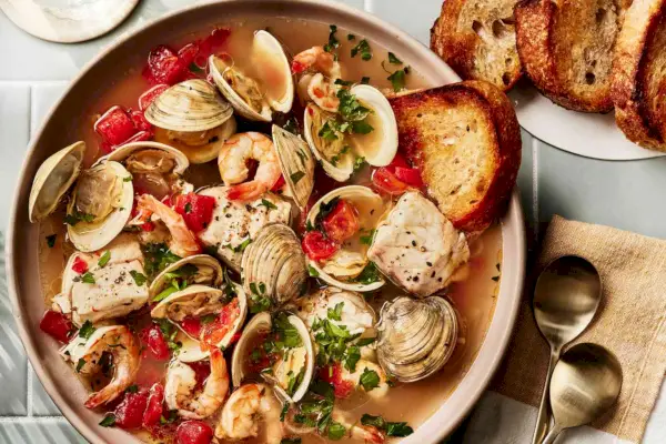 Cioppino (guláš z morských plodov v San Franciscu)