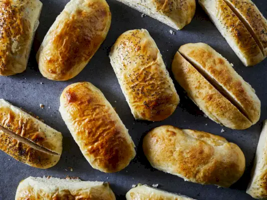 Butterige Brioche-Hotdog-Brötchen