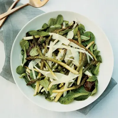Salada Primavera de Alface com Espargos Assados