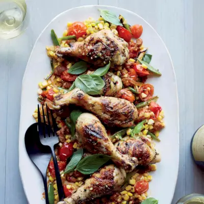 Rosmarinhähnchen mit Mais- und Wurstfrikassee